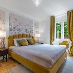 Garden Of Eden 1-bedroom - Lakefront *