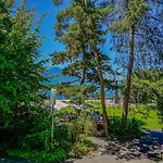 Garden Of Eden 1-bedroom - Lakefront *