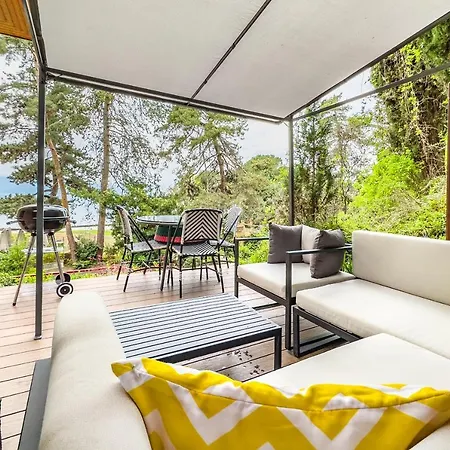 Garden Of Eden 1-bedroom - Lakefront