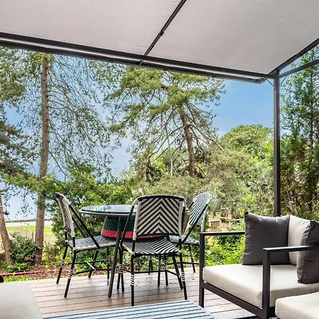 Garden Of Eden 1-bedroom - Lakefront